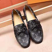 羊里路易威登·louisvuitton 2018春夏專柜GLORIA系列款 原廠特供皮料生產(chǎn) 原版楦型。以遍布鞋面的Monogram壓紋等精致工藝細(xì)節(jié)展現(xiàn)優(yōu)雅風(fēng)貌的經(jīng)典開車套腳休閑鞋 意大利進(jìn)口小牛皮