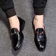  GUCCI 羊皮里官方新版 高等品質(zhì) 鞋面采用進(jìn)口頭層原版牛皮 內(nèi)里頭層舒適透氣羊皮 原版大底 純手工精細(xì)制做 質(zhì)感一流 肯定好貨 只賣懂貨的你...黑色 標(biāo)準(zhǔn)碼38-45