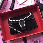 GUCCI古奇 不管是用料 做工 logo 鋼印 編碼 走線 每一個細節都將古奇的精彩內涵表現得淋漓盡致 質量保證 售后無擔憂 原廠材料！實物拍攝 質量如圖可見 型號：476432尺寸：16.5*10