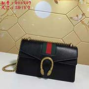 gucci古奇GUCCI新款原單 爆款 酒神系列標(biāo)志性的雙虎頭搭扣 象征著拉載酒神戰(zhàn)車的猛虎 給別具一格的當(dāng)代精神增添了一絲神秘意味 設(shè)計(jì)師將古希臘神話元素融入包中 美得 不要不要噠 精美 清新宜人