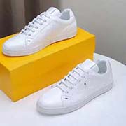  FENDI高等 男士小怪獸 2017專柜同步發售碼數：38-44 鞋面意大利進口牛皮面 全進口羊皮里 進口五金配件 完全一比一復刻 鞋底：原廠特供原原廠跟單貨 高品質 四季款 可隨意進出專柜 歡迎對