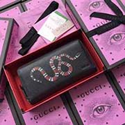 GUCCI古奇 不管是用料 做工 logo 鋼印 編碼 走線 每一個(gè)細(xì)節(jié)都將古奇的精彩內(nèi)涵表現(xiàn)得淋漓盡致 質(zhì)量保證 售后無擔(dān)憂 原廠材料！實(shí)物拍攝 質(zhì)量如圖可見 型號(hào)：451273尺寸：19*10.5