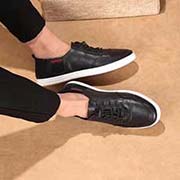 p古奇Gucc！高等精品款 2018專柜新款 運動休閑板鞋 經典休閑樂福板鞋幫 秋冬畢備品 舒適百答 鞋面：進口牛皮 羊內里 拒絕磨腳超級酷 原版橡膠大底！細節精湛！男鞋碼數：38-44 黑色 白色