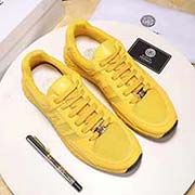  VERSACE范思哲 中碼以下建議拿小一碼：男碼38/4445可以定做 等級： 材料：頭層牛皮配網布 不染色羊皮內里 羊皮踮腳 原版橡膠大底 款式類別：休閑鞋。隨意出入各種場合 百搭舒適 顏色：黃色