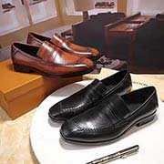  LOUIS VUITTON路易威登 標(biāo)準(zhǔn)碼：中碼以下建議拿小一碼。男碼38/44可訂做45 等級(jí)：代買(mǎi)級(jí) 材料：小牛皮手工拉線 水染羊皮內(nèi)里 原版輕便橡膠大底 款式類(lèi)別：商務(wù)皮鞋 百搭舒適 顏色：黑