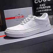  羊里 旺旺年 早春新款PRADA官網(wǎng)男士新款 此次展覽主打英倫日韓風(fēng) 用料上乘 全部用好的部件 貨尖 十分耐看有型超個性 結(jié)合了意大利西西里式的熱情與奢華 有著狂野奔放的 整體間展現(xiàn)時尚的風(fēng)采 紳