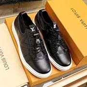 Louis Vuitton路易威登2018原版系帶男鞋 經典款休閑鞋 本款是官方主打經典款 1:1質量 原廠名師制作 采用進口牛皮 舒適羊皮內里。大方時尚的設計 吸引了眾多消費者的追捧 適合司機駕車行