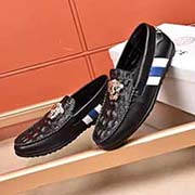 Versaec范思哲專柜原版豆豆鞋 鞋面采用進口小牛皮壓紋 時尚潮流 水染羊皮內里 原版金屬扣件 原版橡膠防滑耐磨大底！上腳超贊 ！百搭系列！實物比圖片好看黑色 白色。碼數38-44