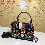 gucci古奇GUCCI新款 怦然心動 全新牛皮哈密瓜紋 精良展現(xiàn) 仙范兒是一定有的 而且比厚重的面料更勝一籌 百看不厭～～真的超級超級美 型號: 470270尺寸：寬20*高14*側(cè)寬8