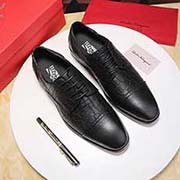  Ferragamo菲拉格慕 中碼以下建議拿小一碼：男碼38/4445可以定做 等級： 代買 材料：頭層牛皮。 不染色牛皮內里 原版橡膠大底 款式類別：皮鞋鞋系列 隨意出入各種場合 百搭舒適 顏色：黑