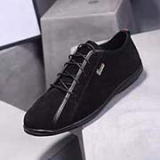  高等貨GUCCI 古奇運(yùn)動休閑 男士2018專柜同步發(fā)售 意大利進(jìn)口原版精選頭層柔軟反毛牛皮。 羊皮內(nèi)里 拒絕脫色磨腳鞋底：原廠特供原版底 超舒服原版底 駕車精良。實(shí)物拍攝 實(shí)物更贊 適合戶外司機(jī)駕