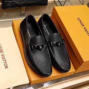 Louis Vuitton路易威登2018原版豆豆鞋 經典款 官方主打經典款 1:1質量 原廠名師制作 采用進口牛皮 舒適羊皮內里。精良楦型 大方時尚的設計 吸引了眾多消費者的追捧 適合司機駕車行駛