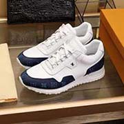 Louis Vuitton路易威登2018原版系帶男鞋 經典款休閑鞋 本款是官方主打經典款 1:1質量 原廠名師制作 采用進口牛皮 進口舒適網布內里。精良楦型 大方時尚的設計 吸引了眾多消費者的追捧