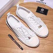  VERSACE范思哲 中碼以下建議拿小一碼：男碼38/4445可以定做 等級：高品質(zhì) 材料：牛皮 羊皮內(nèi)里 羊皮踮腳 原版橡膠大底 款式類別：休閑鞋。隨意出入各種場合 百搭舒適 顏色：黑 白