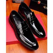 我是菲拉格慕CEO系帶鞋配有 全套包裝 我是用圣克魯迪珠光牛皮和南美 植大底做的 我的皮膚是黑色 38-44