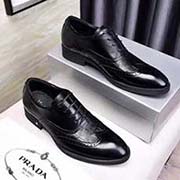 普拉達 新款 石頭紋的元素融入到皮鞋類 獨特的石頭紋 彰顯出高貴 奢華 選用頭層小 皮皮胚做為石頭壓紋的材料 皮質細膩 光滑 有型的時尚版型 全進口橡膠大底 舒適 耐磨 配合西裝 休閑裝 百搭 簡潔