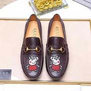 GUCCI古奇 一 香港專柜同步～ 男士夏季豆豆鞋 標(biāo)志經(jīng)典五金配飾 拒絕掉色鞋型飽滿立體 精良詮釋形象理念 英倫風(fēng)簡約百搭 夏季必入單品 鞋面采用意大利進(jìn)口頭層牛皮 進(jìn)口頭層豬皮內(nèi)里 碼數(shù)38-44