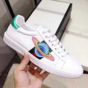 情侶款 新款 全套包裝 高等版本。古奇地球村高等版。此款為小白鞋經典款。全套包裝請各位老板看清楚我家鞋子的走線。肯定高等『 Gucci 』古奇 Ace Sneakers小白鞋 再次顛覆了傳統小白鞋的設