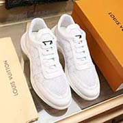 Louis Vuitton路易威登2018原版系帶男鞋 經(jīng)典款休閑鞋 本款是官方主打經(jīng)典款 1:1質(zhì)量 原廠名師制作 采用進(jìn)口牛皮 進(jìn)口透氣網(wǎng)布 舒適羊皮內(nèi)里。精良楦型 大方時(shí)尚的設(shè)計(jì) 吸引了眾多消費(fèi)