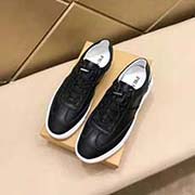  普拉達PRADA 高等代買 男士2018HK專柜同步發售。碼數：38-44。意大利進口牛皮+原廠定制特殊印花材料 鞋底：原廠特供原版底 獨家活動成型底超級舒適 原廠跟單貨 高品質 細節決定品質 我們