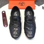 愛馬仕超系列 引領時尚屆的頭兒高等大氣上檔次 頭層牛皮萼魚紋。色澤到位 手工無可挑剔一針一線縫合。鞋一拿到手就能感受到那種奢華感。大底采用耐磨防滑牛筋底加上高等做工 八爪魚 形狀 簡直不能再棒 ！不要