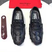 菲拉格慕超系列 引領(lǐng)時(shí)尚屆的頭兒高等大氣上檔次 頭層牛皮萼魚(yú)紋。色澤到位 手工無(wú)可挑剔一針一線縫合。鞋一拿到手就能感受到那種奢華感。大底采用耐磨防滑牛筋底加上高等做工 八爪魚(yú) 形狀 簡(jiǎn)直不能再棒 ！不