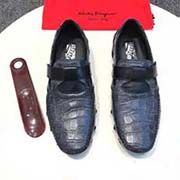 菲拉格慕超系列 引領(lǐng)時(shí)尚屆的頭兒高等大氣上檔次 頭層牛皮萼魚紋。色澤到位 手工無可挑剔一針一線縫合。鞋一拿到手就能感受到那種奢華感。大底采用耐磨防滑牛筋底加上高等做工 八爪魚 形狀 簡直不能再棒 ！不