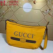 小號 gucci古奇 GUCCI2018流行圓底包獨特的設計風格 并將街頭元素與之結合以帶有紋路的柔軟皮革制作 包身飾有G標識 這是一種從80年代復古印花取材的復古圖案可調節皮革背帶 型號：52359
