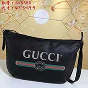 大號(hào) gucci古奇 GUCCI2018流行圓底包獨(dú)特的設(shè)計(jì)風(fēng)格 并將街頭元素與之結(jié)合以帶有紋路的柔軟皮革制作 包身飾有G標(biāo)識(shí) 這是一種從80年代復(fù)古印花取材的復(fù)古圖案可調(diào)節(jié)皮革背帶 型號(hào)：52358