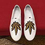 。。羊里古奇系列產(chǎn)品 眾多明星至愛 采用高等進(jìn)頭層牛皮 羊里 簡(jiǎn)約大氣而不失雅致 精良詮釋鞋履新靈感 經(jīng)典與時(shí)尚融為一體 奢華迷夢(mèng) 駕凌時(shí)尚高等品質(zhì) 值得信賴 38-45碼