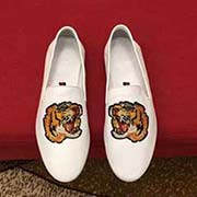 。。羊里古奇系列產品 眾多明星至愛 采用高等進頭層牛皮 羊里 簡約大氣而不失雅致 精良詮釋鞋履新靈感 經典與時尚融為一體 奢華迷夢 駕凌時尚高等品質 值得信賴 38-45碼