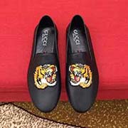 。。羊里古奇系列產(chǎn)品 眾多明星至愛 采用高等進頭層牛皮 羊里 簡約大氣而不失雅致 精良詮釋鞋履新靈感 經(jīng)典與時尚融為一體 奢華迷夢 駕凌時尚高等品質(zhì) 值得信賴 38-45碼