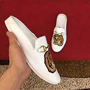 羊里古奇系列產品 眾多明星至愛 采用高等進頭層牛皮 羊里 簡約大氣而不失雅致 精良詮釋鞋履新靈感 經典與時尚融為一體 奢華迷夢 駕凌時尚高等品質 值得信賴 38-45碼