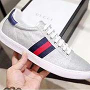 新款。全套包裝 情侶款高等版本 歡迎對比 Gucci古奇 新小白鞋系列休閑便鞋！官網(wǎng)1：1打造。鞋面采用古奇專用特殊材質(zhì)。內(nèi)里采用優(yōu)質(zhì)水紋羊里柔軟舒適。挑剔的選料精致的做工給您好的享受。碼數(shù)：35