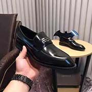 牛里Louis Vuitton路易威登/LV高等 2018春款專柜同步發售 鞋面意大利進口頭層牛皮 全進口牛皮內里 完全一比一復刻 鞋底：原廠特供原版底 獨家活動成型底超級舒適 原廠跟單貨 高品質 可