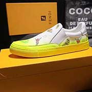  羊里芬迪熒光噴色大底 男士休閑款 頭層牛皮A 印花LOGO的搭配一直是年輕一族的愛 夜店或聚會各種時尚場合 都不能夠錯過 橡膠大底 趕快試試舍不得放手是什么的一種滋味。2色可選！數碼：38-44