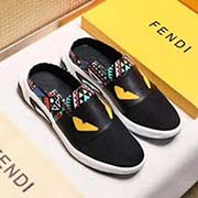  全牛里 國際大單 官網全球首發(fā)FENDI 芬迪： 男鞋高等 半拖鞋系列：官網1：1新力作：鞋面采用意大利高等頭層牛皮搭配原版專用面料 歐洲高等牛 皮內里制作 讓行走更加便捷舒適！獨家新款 驚世之作