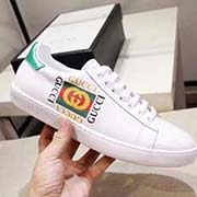 情侶款 3D打印新款 全套包裝 高等版本。古奇高等版。此款為小白鞋經(jīng)典款。全套包裝請(qǐng)各位老板看清楚我家鞋子的走線。肯定高等『 Gucci 』古奇 Ace Sneakers小白鞋 再次顛覆了傳統(tǒng)小白鞋的