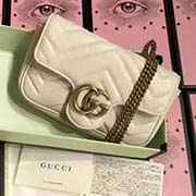 GG marmont 系列新款mini包 凸造型神器 可愛的設(shè)計更多了實用性 能輕松容納plus手機(jī) 口紅 小卡包… 進(jìn)口小牛皮手感柔軟 型號：476433 顏色：米白 尺寸：16.5*10.2*5