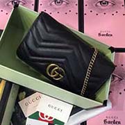 GUCCI 專柜同步 原單品質 GG Marmont迷你鏈條在手貨上精彩呈現 采用絎縫真皮 配以人形花紋設計和心形圖案 美美 型號：488426 顏色:克全皮 尺寸：18*10.5*4.5cm