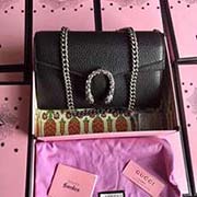 GUCCI高等原單一個(gè)結(jié)構(gòu)性超小型包 虎頭扣裝飾與晶瑩剔透施洛華國際奇水晶裝飾可拆掉鏈子當(dāng)小手包或錢包使用 鑰匙圈的細(xì)節(jié)可以用來將這個(gè)袋子固定在大包上或者當(dāng)腰包型號: 476430 顏色：克雙色皮 尺