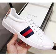 情侶款 全套包裝 高等版本。古奇老虎后跟經典高等版。此款為小白鞋經典款。全套包裝請各位老板看清楚我家鞋子的走線。肯定高等『 Gucci 』古奇 Ace Sneakers小白鞋 再次顛覆了傳統小白鞋的設