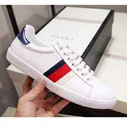 情侶款 官網新款 全套包裝 高等版本。古奇彩帶高等版。此款為小白鞋。全套包裝請各位老板看清楚我家鞋子的走線。肯定高等『 Gucci 』古奇 Ace Sneakers小白鞋 再次顛覆了傳統小白鞋的設計