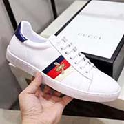  官網(wǎng)2018彩帶小蜜蜂情侶款 官網(wǎng)新款 全套包裝 高等版本。古奇彩帶高等版。此款為小白鞋。全套包裝請(qǐng)各位老板看清楚我家鞋子的走線?？隙ǜ叩取?Gucci 』古奇 Ace Sneakers小白鞋 再次