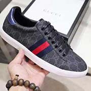  官網2018情侶新款。全套包裝 情侶款高等版本 歡迎對比 Gucci古奇 新小白鞋系列休閑便鞋！官網1：1打造。鞋面采用古奇專用特殊材質。內里采用優質水紋羊里柔軟舒適。挑剔的選料精致的做工給您好