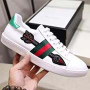 . 全套包裝 高等版本。100％實物拍攝GUCCI 古奇情侶款 休閑鞋 版型簡潔大氣 潮男潮女專屬定制 鞋面愛神丘比特之箭 里外全皮制作. 頭層牛皮 羊皮內里搭配官網指定橡膠休閑大底組合配搭超精細做工