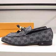  LV路易威登專柜款 經典格子樂福鞋 專柜一比一復刻。鞋面用LV專用皮配進口小牛皮 內里腳墊全真皮用料 原版進口大底 做工嚴格按照原版復刻。正規鞋楦不偏碼 碼數38到44黑色 棕色兩色