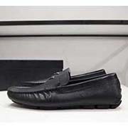  普拉達 PRADA 專柜新款豆豆鞋 高等原版復刻 做工精致嚴謹 細節無可挑剔 原廠進口十字紋牛皮 超耐磨防滑橡膠大底 頭層牛皮內里 高等高等貨 質量無與倫比。38-44碼 黑蘭兩色