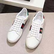 。牛里 貨 情侶款 2018高等版本。古奇小蜜蜂經典高等版。此款為小白鞋經典款。全套包裝請各位老板看清楚我家鞋子的走線?？隙ǜ叩取?Gucci 』古奇 Ace Sneakers小白鞋 再次顛覆了傳統小