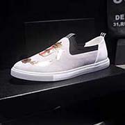  羊里 DG 反毛 牛皮面+羊皮內(nèi)里 相信從您見到它的N01眼起就會有眼前一亮的感覺 大氣前衛(wèi)已經(jīng)不能完全詮釋了它的優(yōu)雅 AAA級橡膠大底 超舒適 專柜原版套楦 保證了其原有版型及品質(zhì) 鞋面簡約 保證了